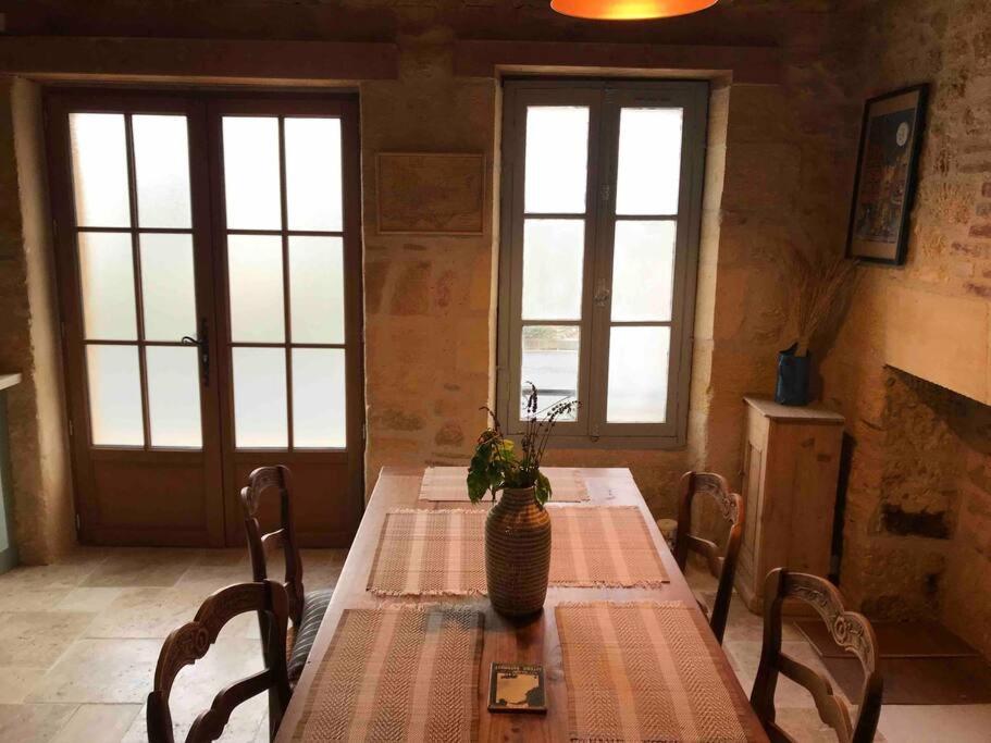 La Maison Du Puit Castels Bagian luar foto